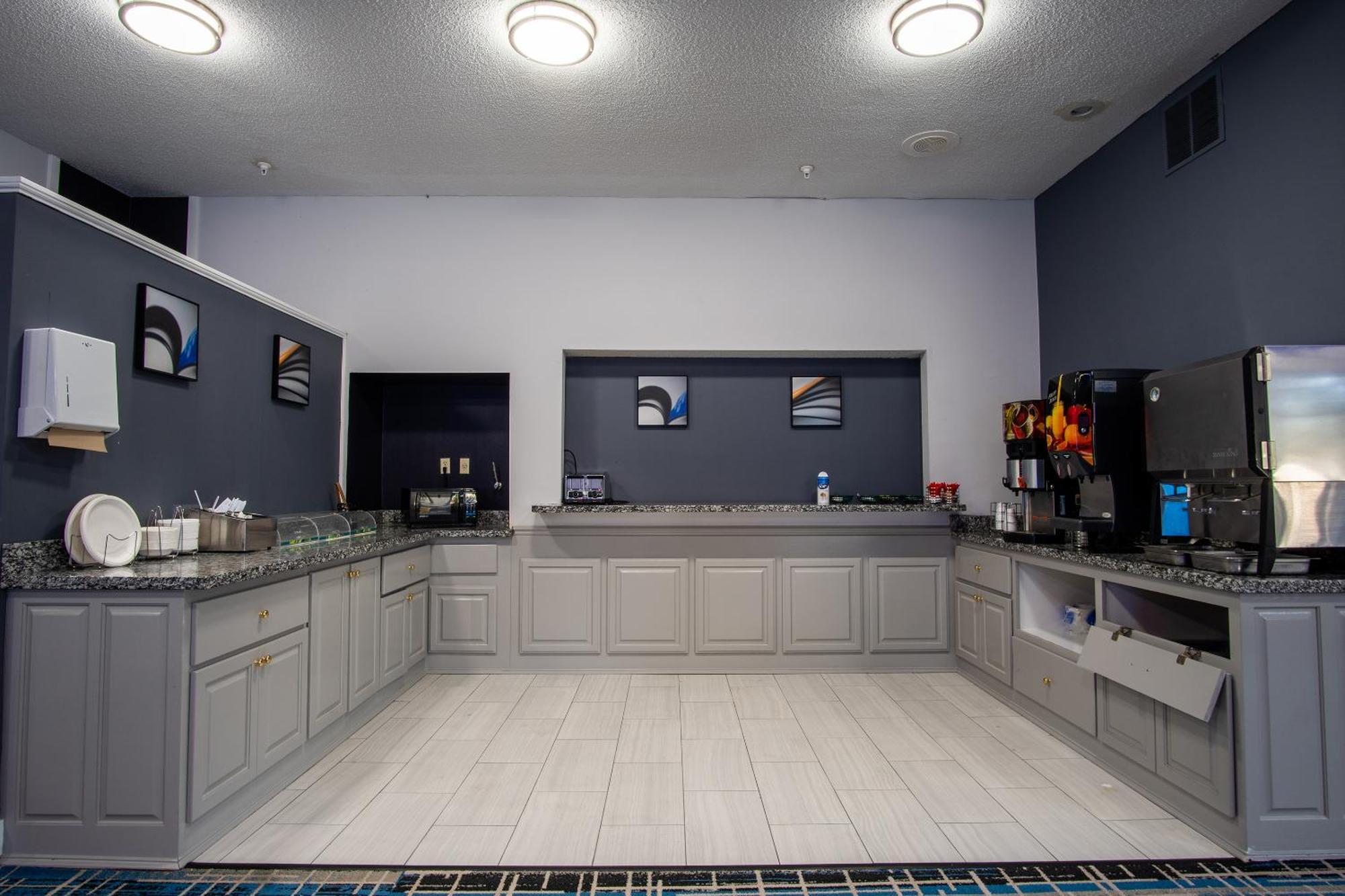 Coratel Inn And Suites By Jasper Eagan St Paul Airport & Mall Of America Eksteriør billede